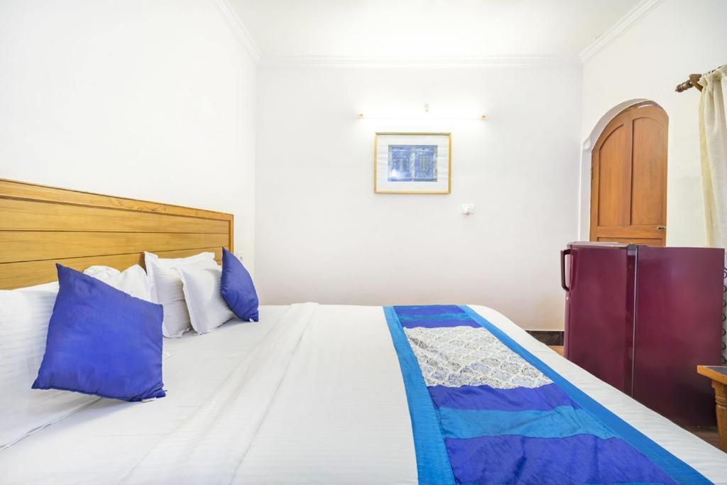 Bribon Guest House Калангут Экстерьер фото