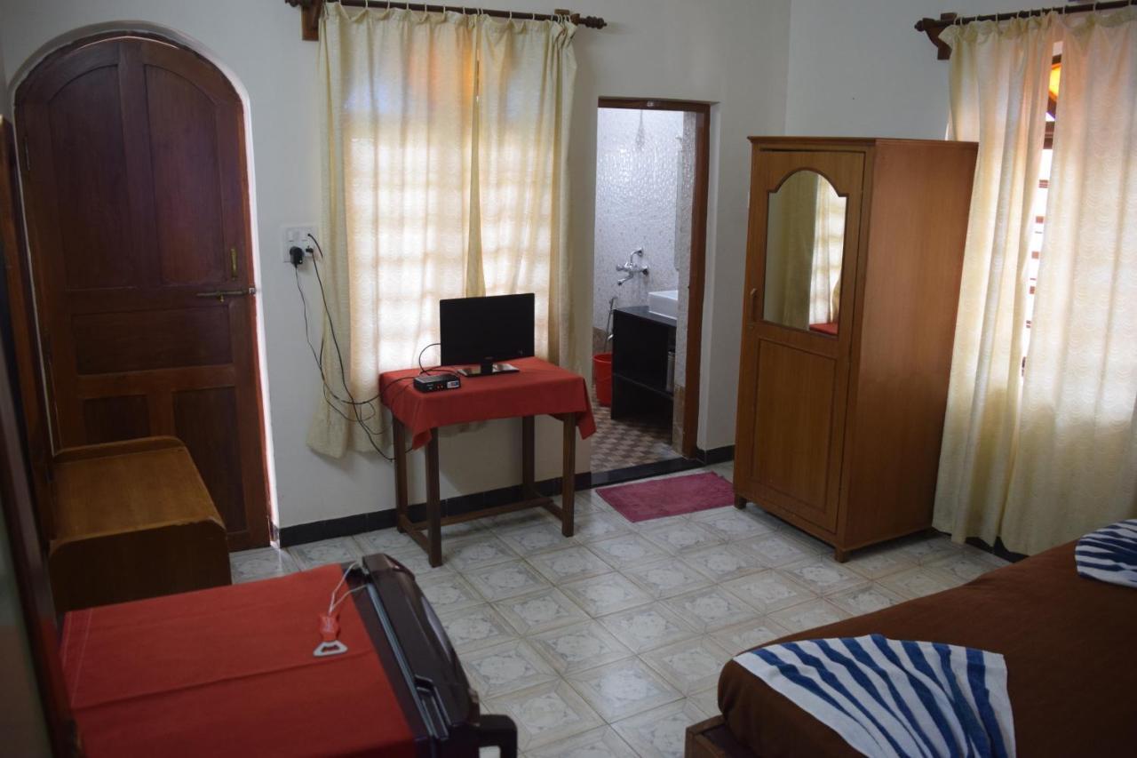 Bribon Guest House Калангут Экстерьер фото